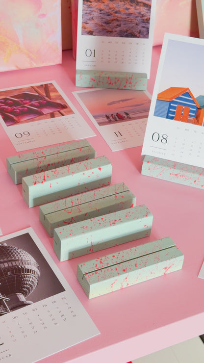 HANDMADE FOTOHALTER AUS HOLZ + EAT PRAY OH FUCK FOTOKALENDER 2026  - by Studio Soulwork